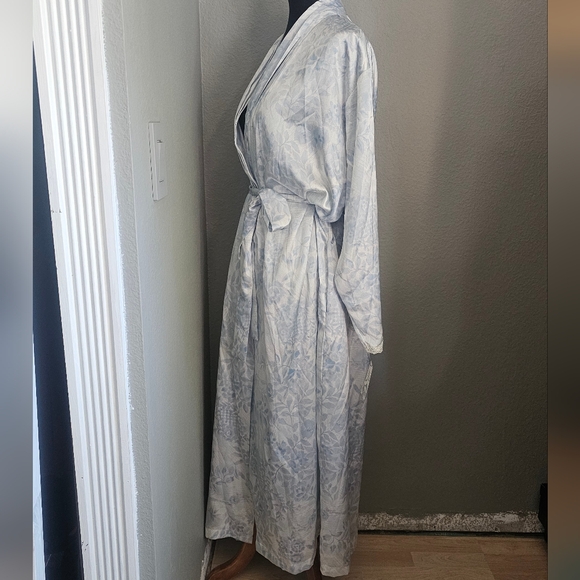 Vintage Morgan Taylor Chantilly Blue Floral Robe Size Large - Picture 3 of 7